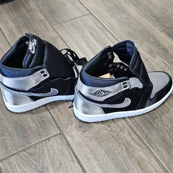 Nike Air Jordan 1 Retro High OG in Black SILVER And White 'Satin Shadow' - Picture 4 of 8